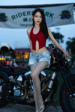 和黑帮大佬的365天电影未删减