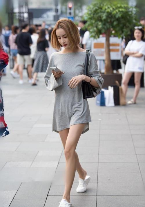 姐姐说家里没人我们可以那个