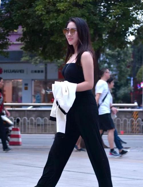 丰满的女邻居