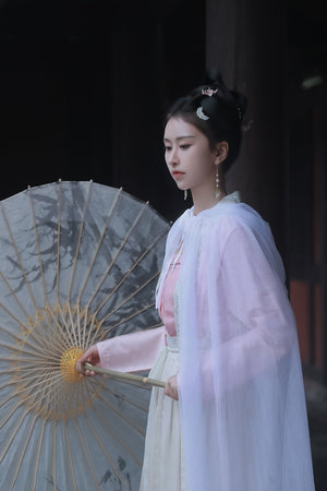 我从后面挺进了护士的体内视频