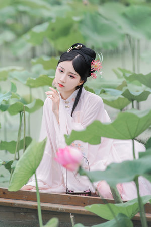 王灿比杜淳小几岁