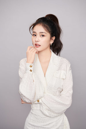 小母狗操一会儿就受不了