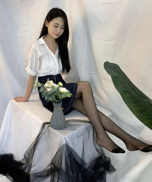 老师把腿抬高撕开白丝袜视频