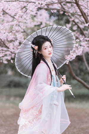 爆乳少女近距离自慰淫穴