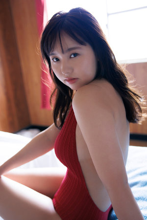 美女扒衣服脱个精光