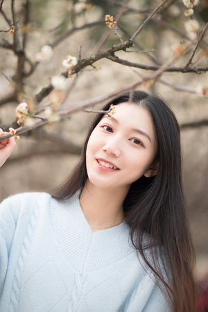 美女戴脚镣